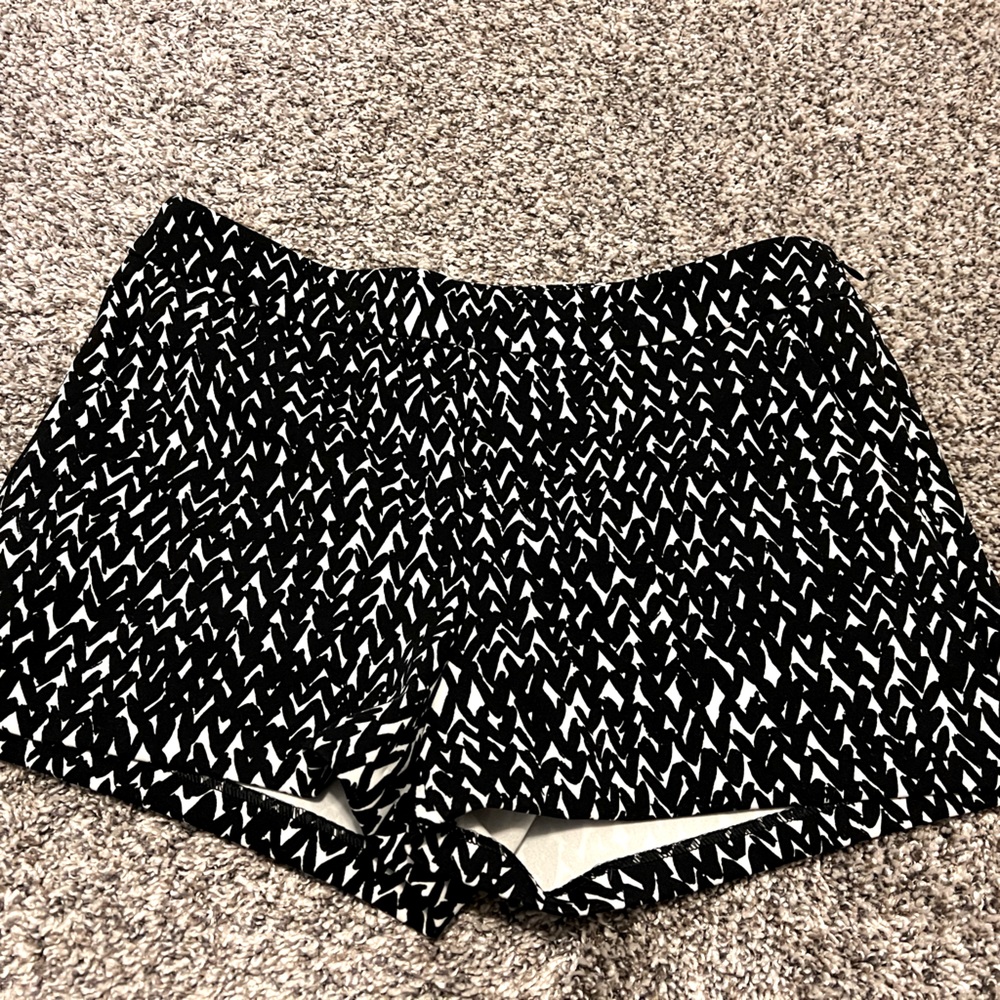 Express black and white shorts size 4